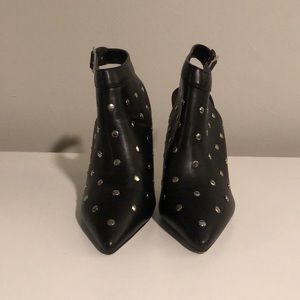 Size 9 Pointy toe sling back heels